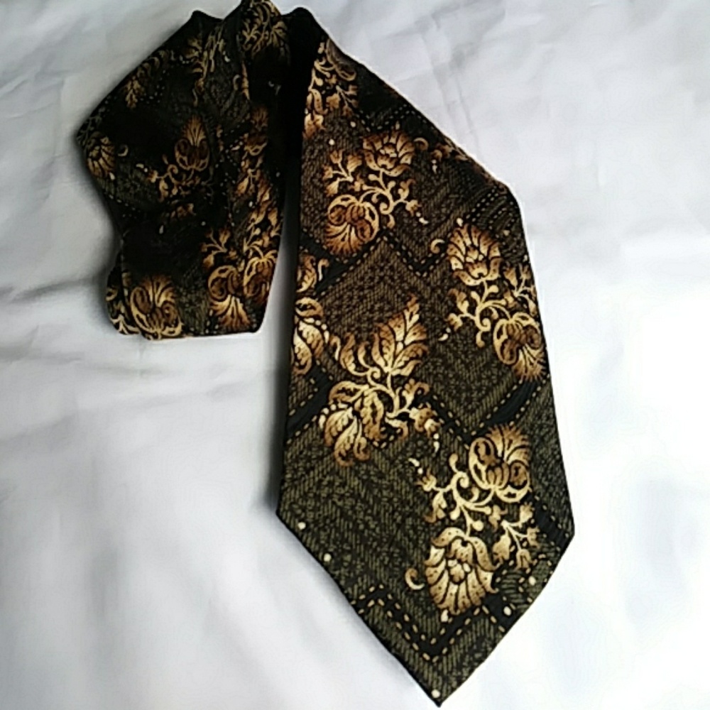MARY McFADDEN 100% silk TIE